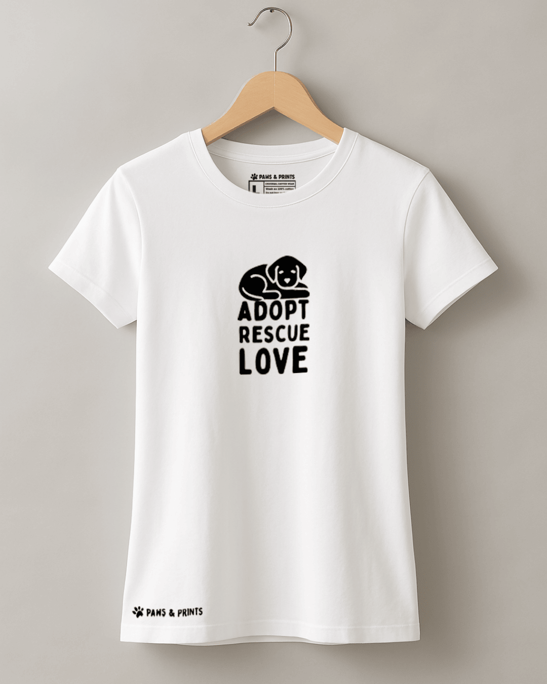 Camiseta mujer corte slim fit color blanco con estampado “adopt rescue love” de Paws & Prints