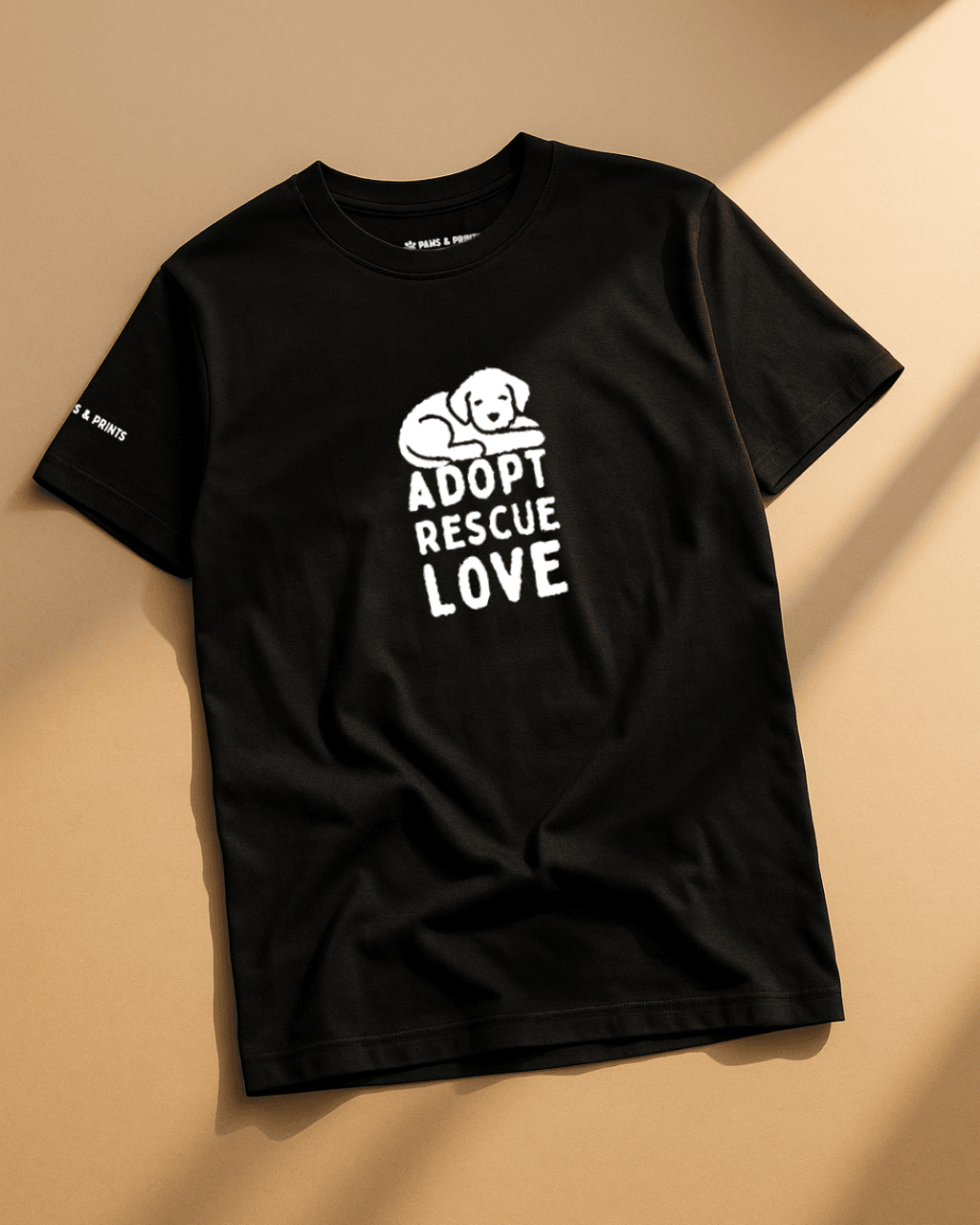 Camiseta hombre corte slim fit color negro con estampado “adopt rescue love” de Paws & Prints
